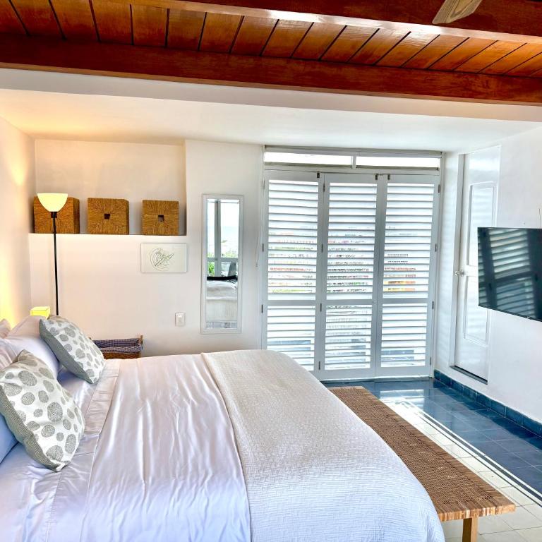 by Calamari Homes-Plaza Bolivar Penthouse Sea view - Two-Bedroom Apartment - 8