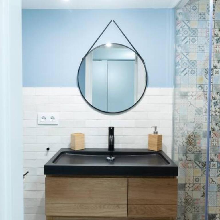 Vistas a Puerta de Sol - One-Bedroom Apartment - 17