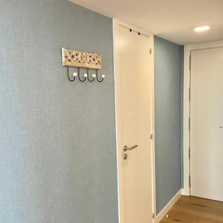 Vistas a Puerta de Sol - One-Bedroom Apartment - 11