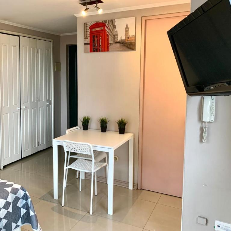 Costanera Center y MUT - One-Bedroom Apartment - 8