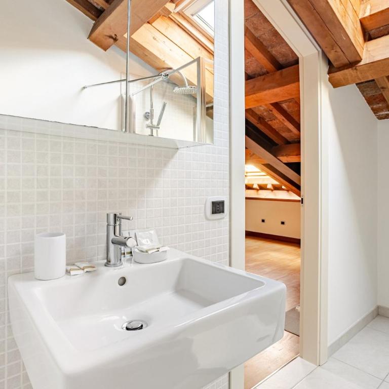 Rifugio d'incanto tra i tetti Estensi - Two-Bedroom Apartment - 16
