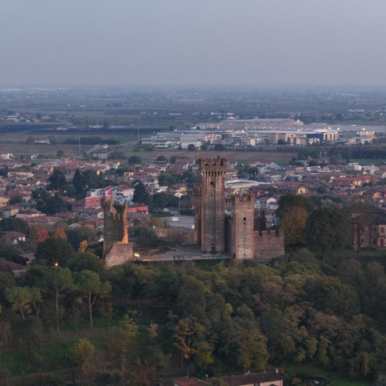 Art&Castle View 5 min from Sigurtà Park - Appartamento con 2 Camere da Letto e con Vista - 32