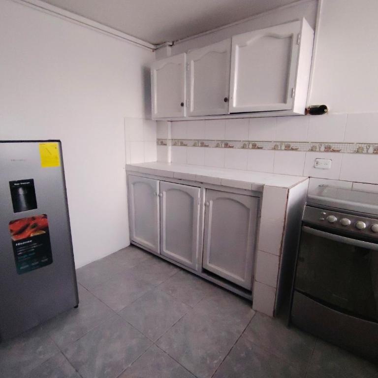 Departamento en zona residencial cerca del centro - Two-Bedroom Apartment - 1