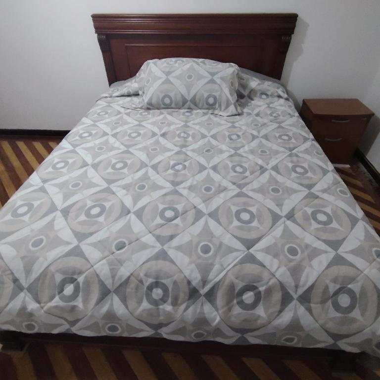 Departamento en zona residencial cerca del centro - Two-Bedroom Apartment - 3