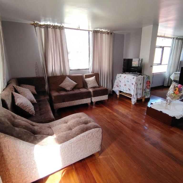 Departamento en zona residencial cerca del centro - Two-Bedroom Apartment - 5