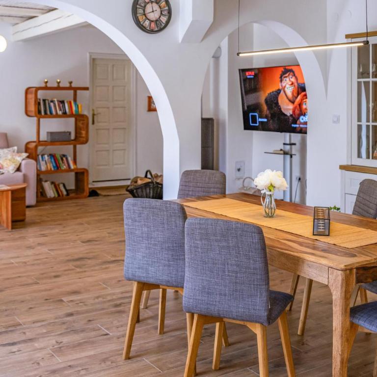 Pet Friendly Home In Herceg Novi - Three-Bedroom Vacation Home - 3
