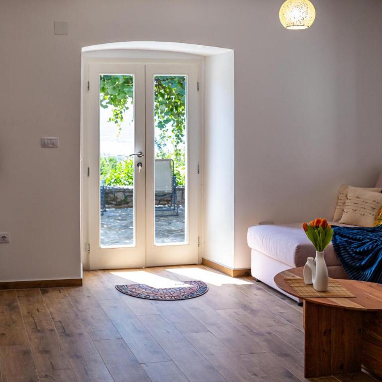 Pet Friendly Home In Herceg Novi - Three-Bedroom Vacation Home - 4