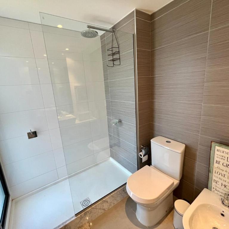 Relaxation and good taste just steps from the sea - Three-Bedroom Apartment - 3