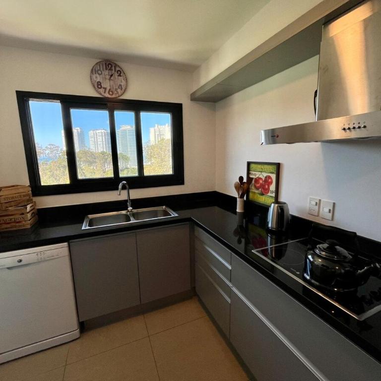 Relaxation and good taste just steps from the sea - Three-Bedroom Apartment - 5