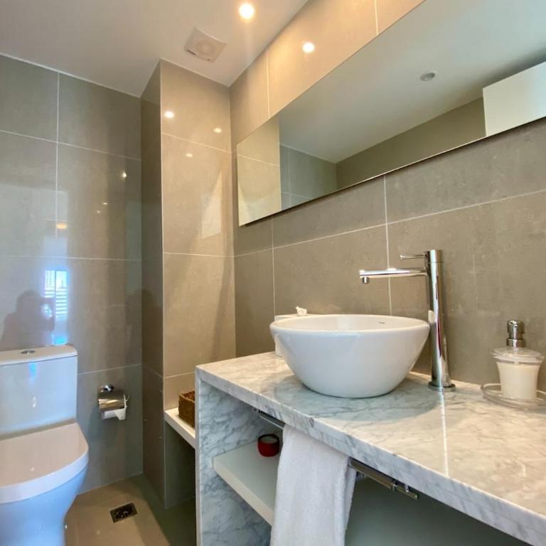 Relaxation and good taste just steps from the sea - Three-Bedroom Apartment - 6