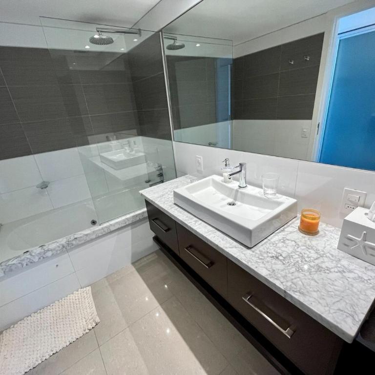 Relaxation and good taste just steps from the sea - Three-Bedroom Apartment - 17