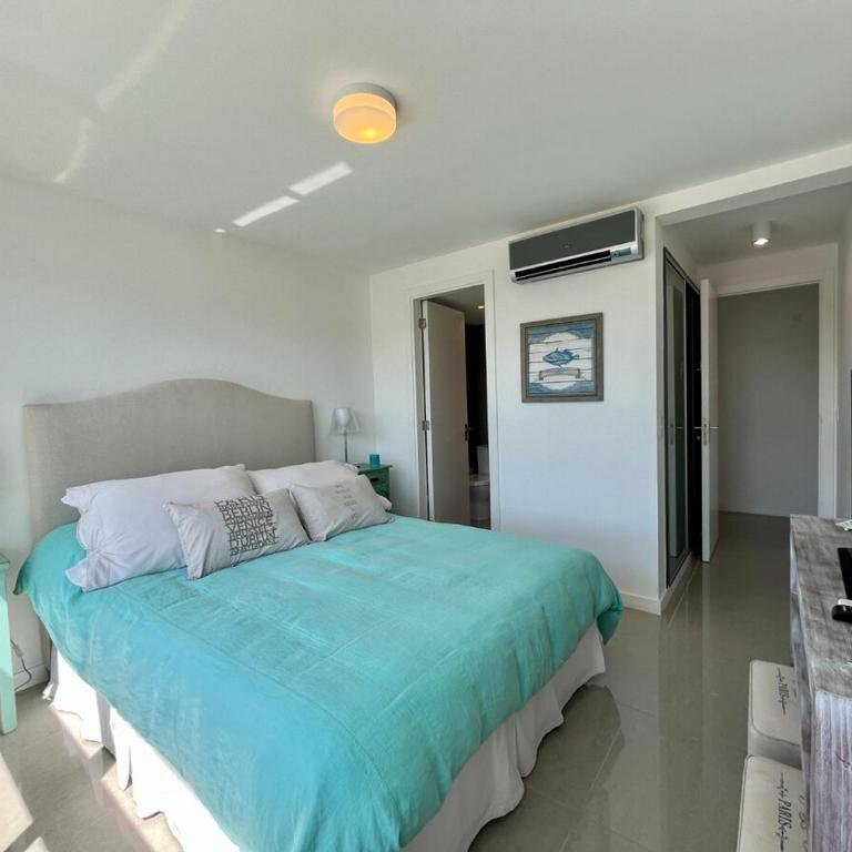 Relaxation and good taste just steps from the sea - Three-Bedroom Apartment - 22