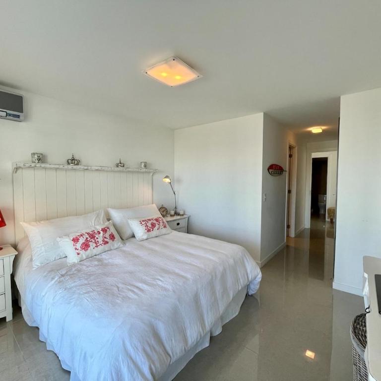 Relaxation and good taste just steps from the sea - Three-Bedroom Apartment - 26