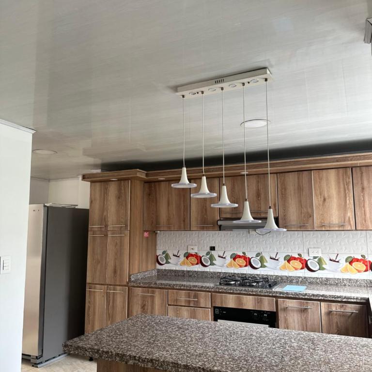 Apartamento familiar en el centro de Pereira - Three-Bedroom Apartment with Balcony - 5