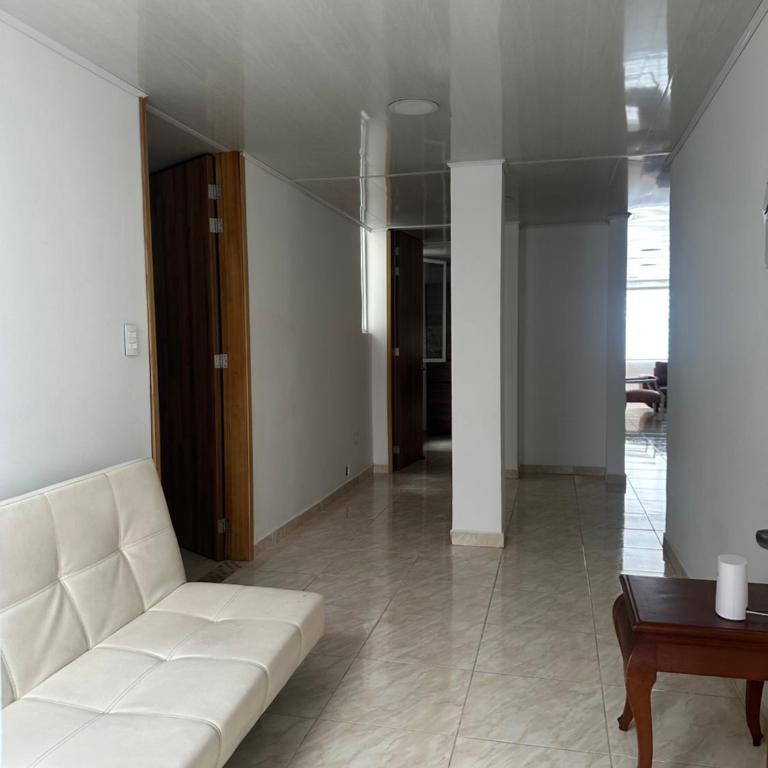 Apartamento familiar en el centro de Pereira - Three-Bedroom Apartment with Balcony - 13