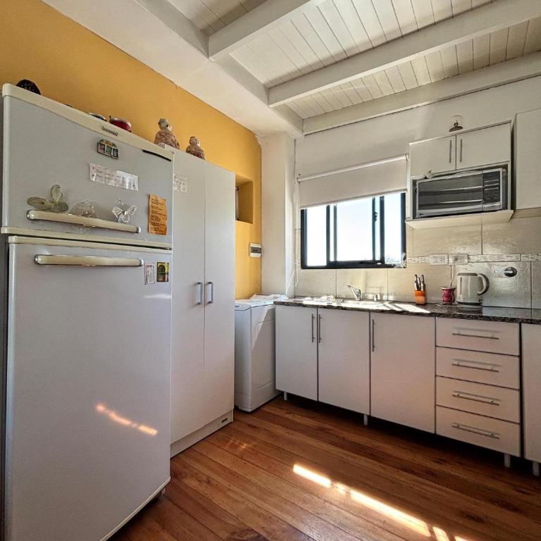 Departamento en Tandil, zona Calvario, 2 habitaciones con wi fi y cochera - Apartamento de 2 dormitorios - 4