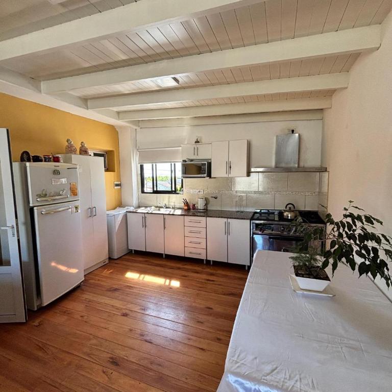 Departamento en Tandil, zona Calvario, 2 habitaciones con wi fi y cochera - Apartamento de 2 dormitorios - 7