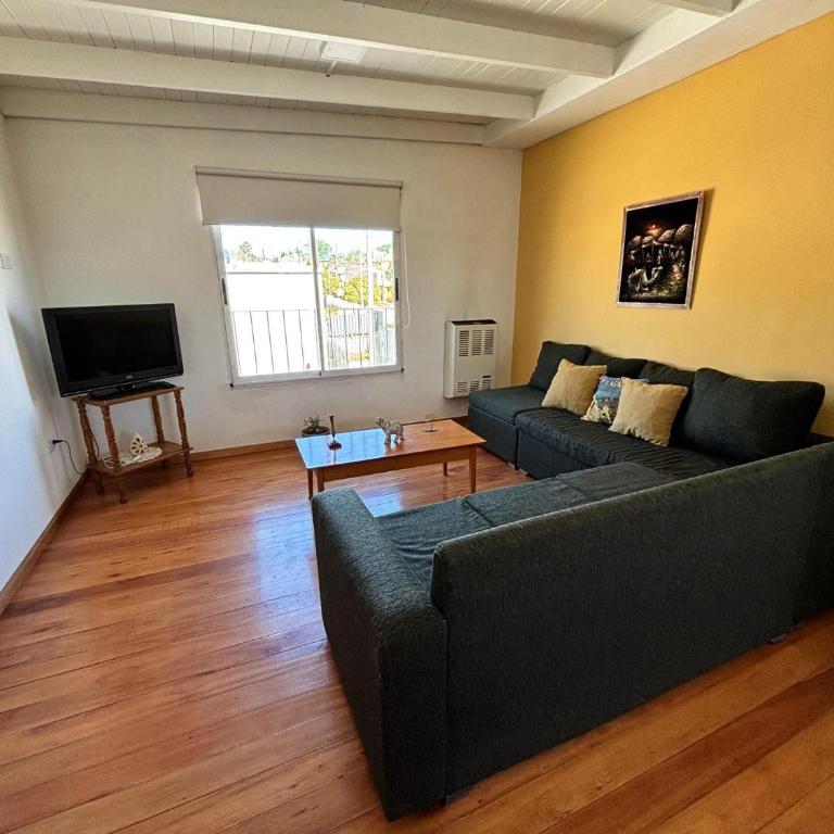 Departamento en Tandil, zona Calvario, 2 habitaciones con wi fi y cochera - Apartamento de 2 dormitorios - 2