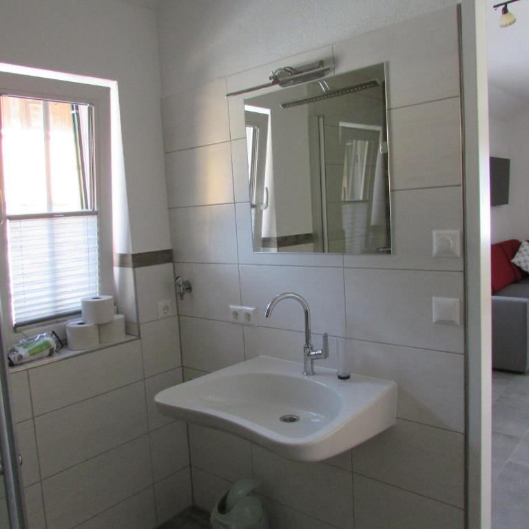 Ferienwohnungen Maderebner - Apartment "Zirbenstube" mit 1 Schlafzimmer - 4