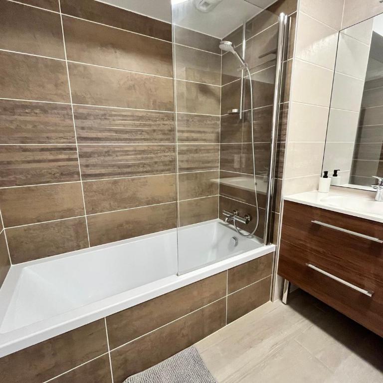 Duplex élégant au centre, vue vallée, confort moderne - FR-1-624-185 - Appartement - 8
