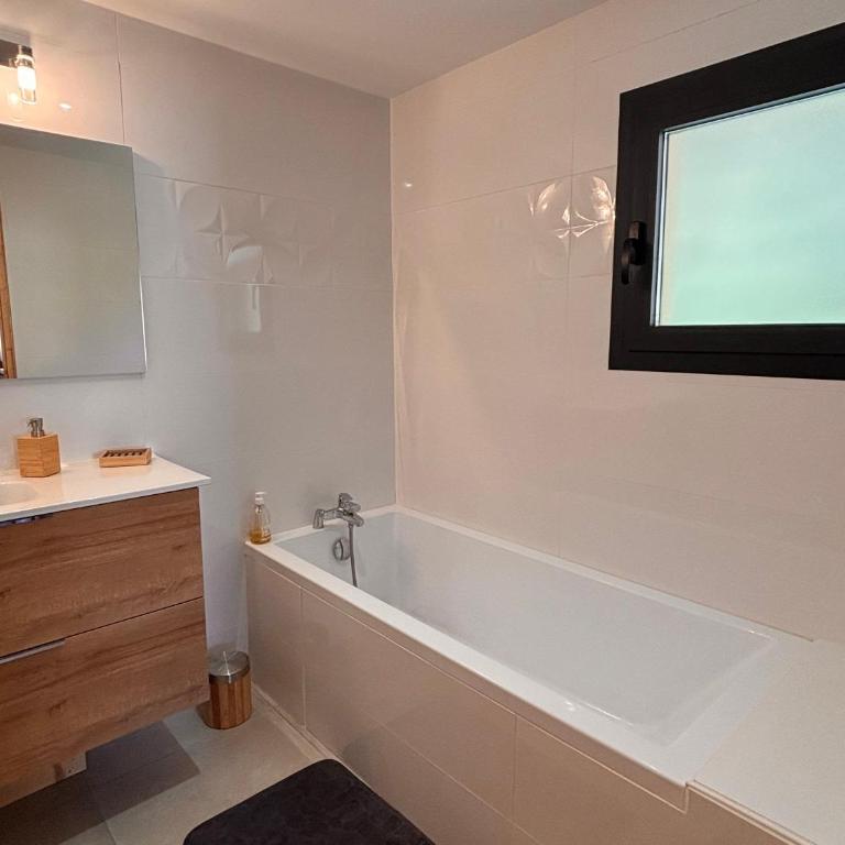 Chalet moderne 100m² pour 8 pers - Vue sur le lac - FR-1-758-44 - Chalet - 10