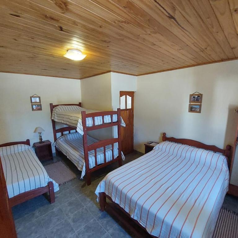 Hostería El Encanto - Ubicación céntrica - Habitación Familiar con baño privado - 9
