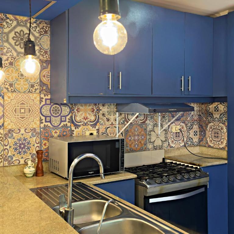 Casa estilo americano cerca del Shopping Mariscal con 2 garajes y WiFi - Two-Bedroom Townhouse - 27