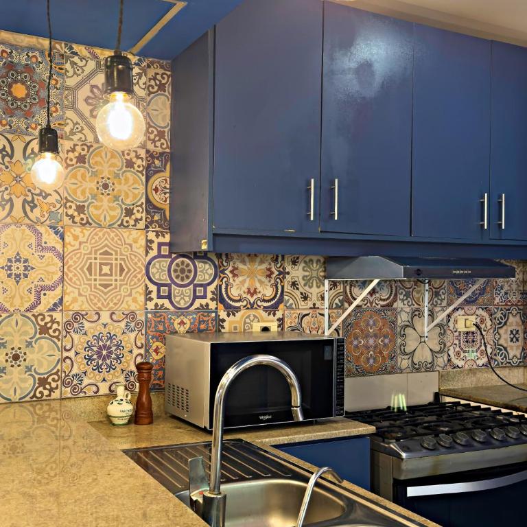Casa estilo americano cerca del Shopping Mariscal con 2 garajes y WiFi - Two-Bedroom Townhouse - 28