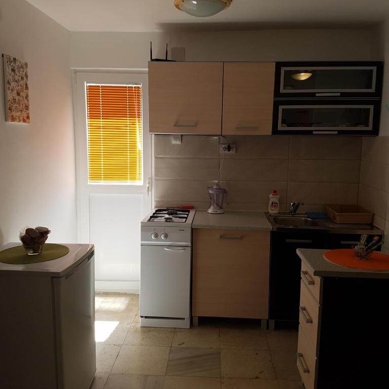 Three Palms Apartments Novakovic - Apartment with Terrace - 13