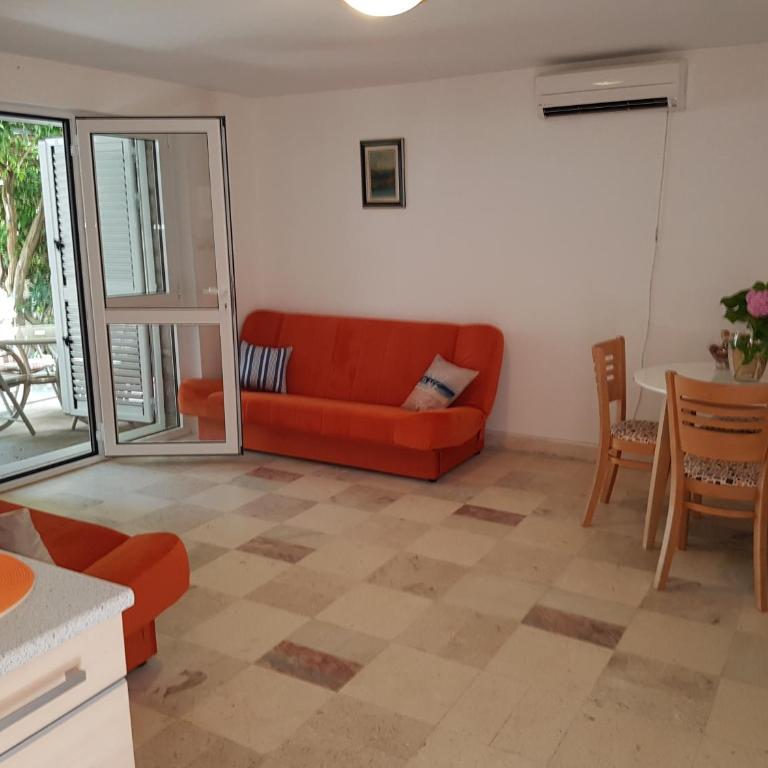 Three Palms Apartments Novakovic - Apartment with Terrace - 8