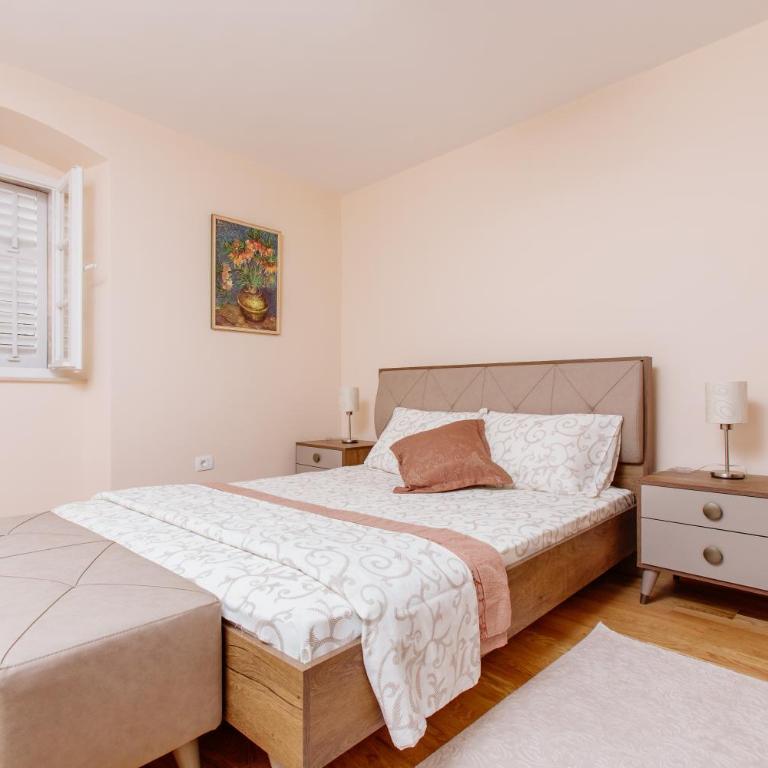Old Town Museum Square Apartment - Deluxe Two-Bedroom Apartment - 19