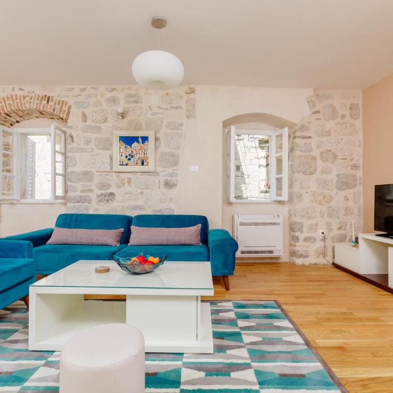 Old Town Museum Square Apartment - Deluxe Two-Bedroom Apartment - 2