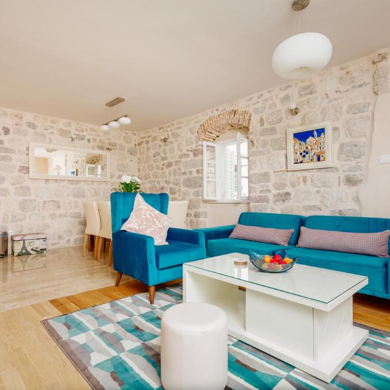 Old Town Museum Square Apartment - Deluxe Two-Bedroom Apartment - 1
