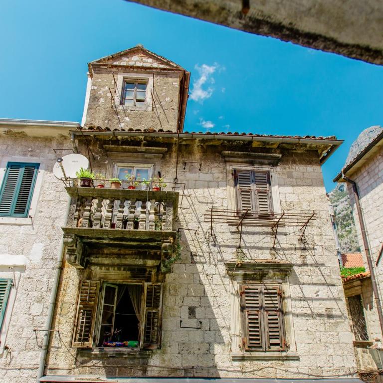 Old Town Museum Square Apartment - Deluxe Two-Bedroom Apartment - 8