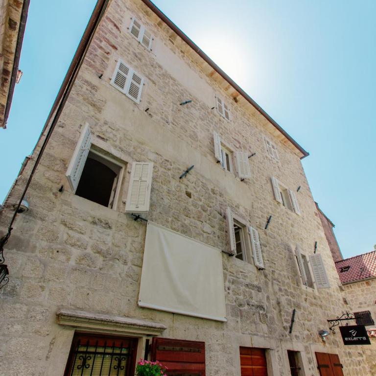 Old Town Museum Square Apartment - Deluxe Two-Bedroom Apartment - 14