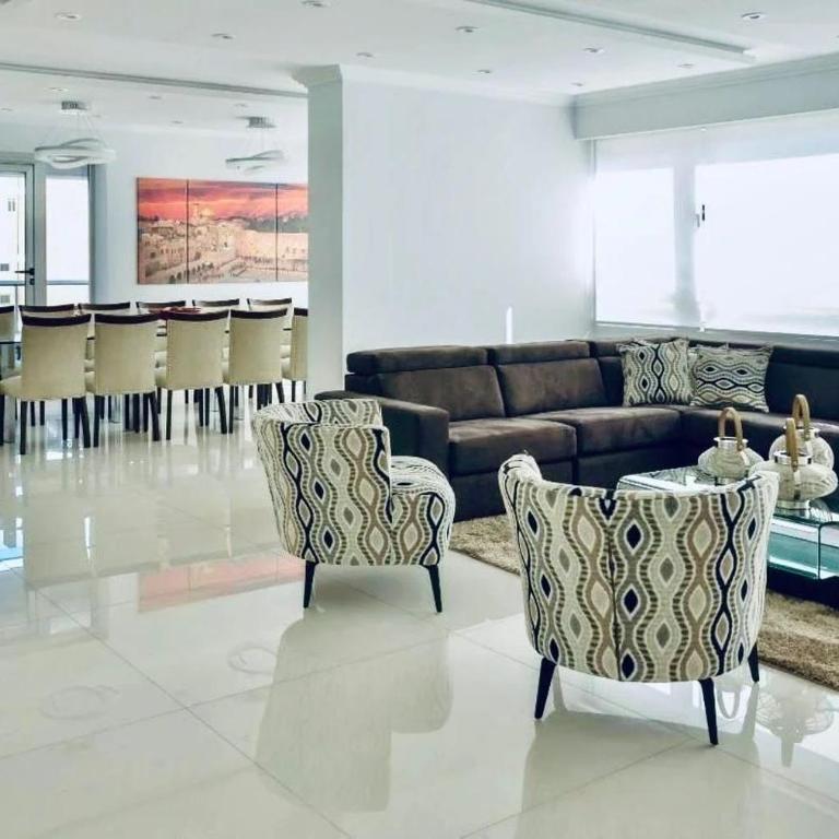 Lujoso Penthouse Apertura 2024 Panoramico Piscina Gym Parrilla Salon de Eventos y Negocios - Apartamento de 3 dormitorios con vistas - 11