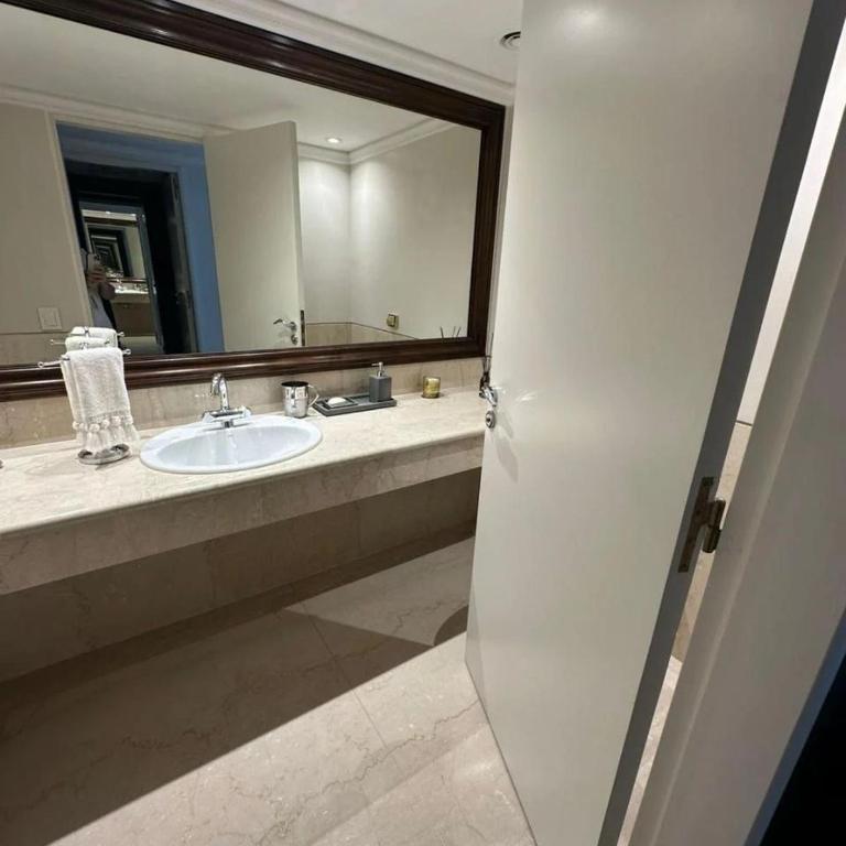 Lujoso Penthouse Apertura 2024 Panoramico Piscina Gym Parrilla Salon de Eventos y Negocios - Apartamento de 3 dormitorios con vistas - 23