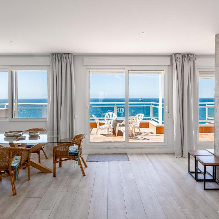 Ático con garaje en 1º línea de playa Almería - Apartamento - 80