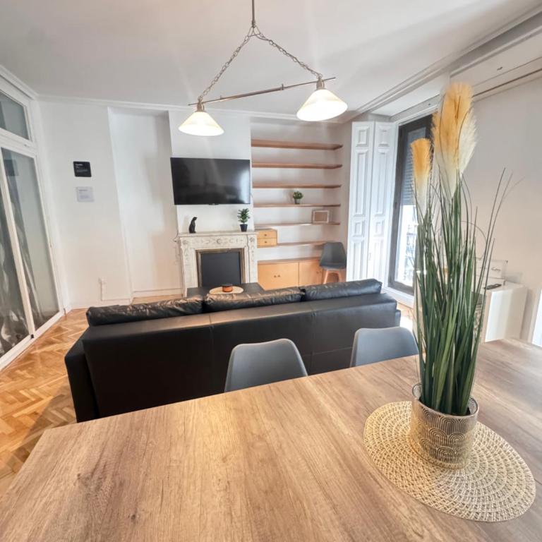 Plaza Mayor Citymad Stay - Apartamento de 3 dormitorios - 2