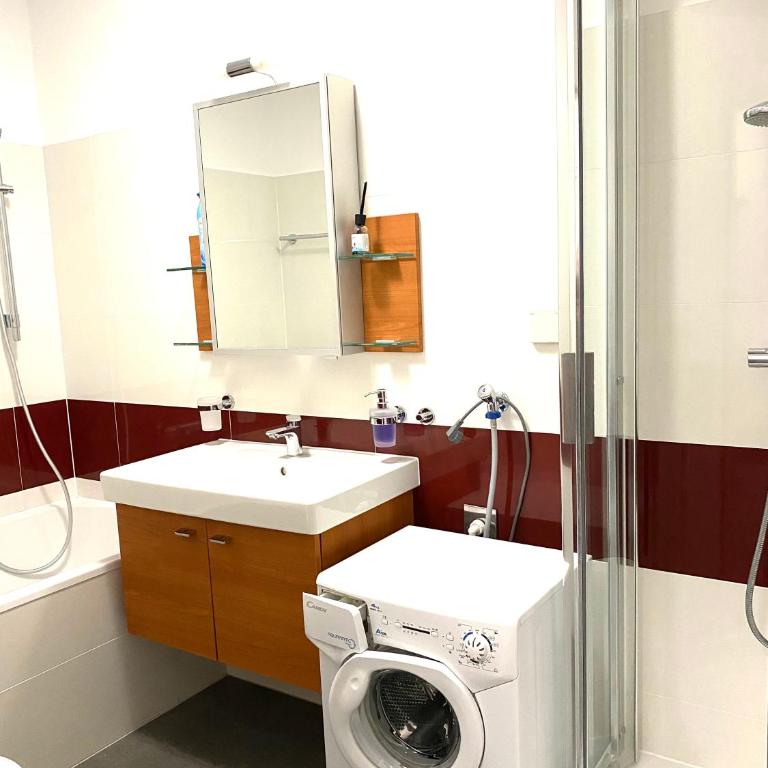Apartment Grazbachgasse - gratis Tiefgaragenplatz - Appartement avec Balcon - 16