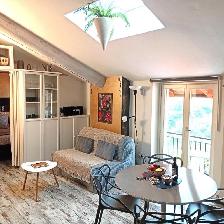 La petite maison de Claire - Two-Bedroom Apartment - 1