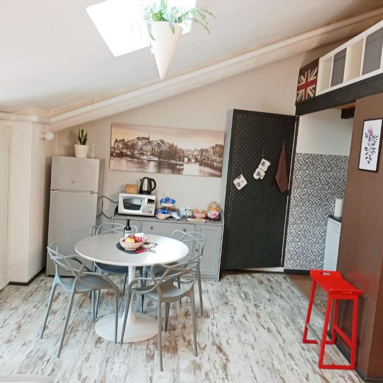 La petite maison de Claire - Two-Bedroom Apartment - 2
