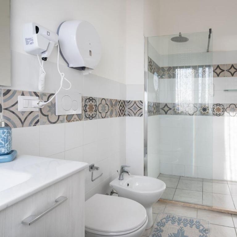 Cagliari Central Rooms With Port View - Quadruple Room with Sea View - 3