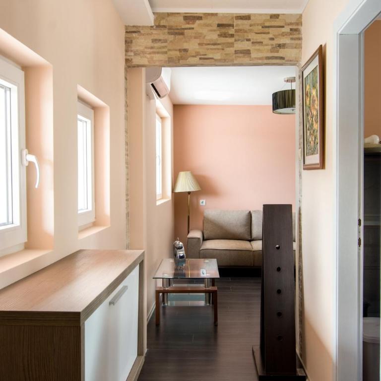 The Sunny Peach - One-Bedroom Apartment - 2