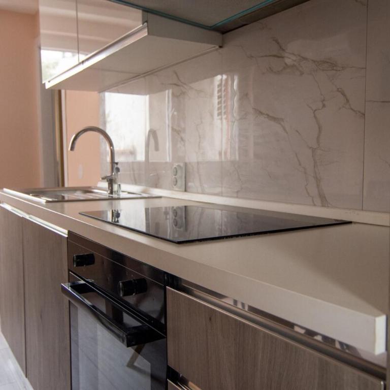 The Sunny Peach - One-Bedroom Apartment - 7