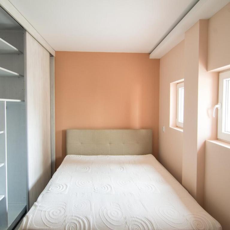 The Sunny Peach - One-Bedroom Apartment - 5
