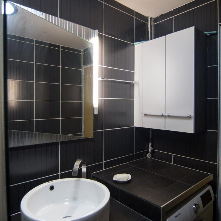 The Sunny Peach - One-Bedroom Apartment - 10