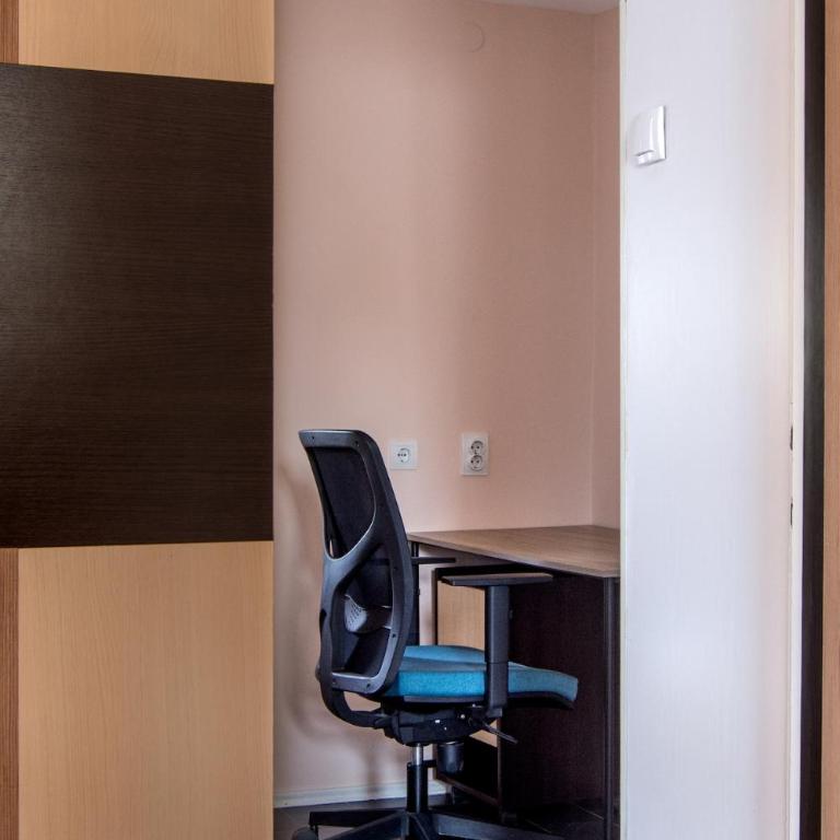 The Sunny Peach - One-Bedroom Apartment - 4