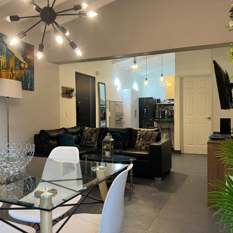 Casa Florez - Three-Bedroom Apartment - 9