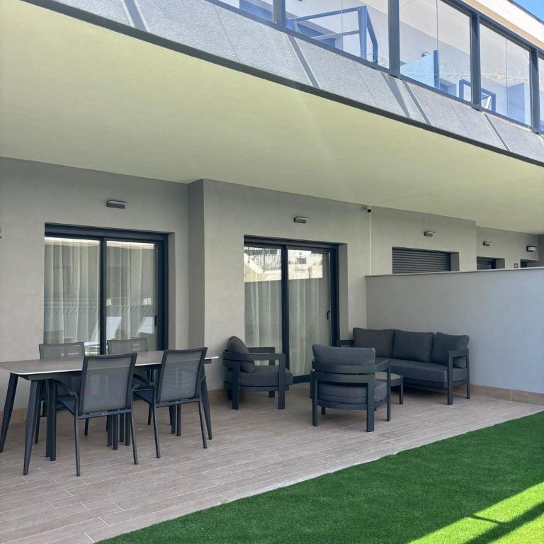 Premium Alicante - Two-Bedroom Apartment - 13